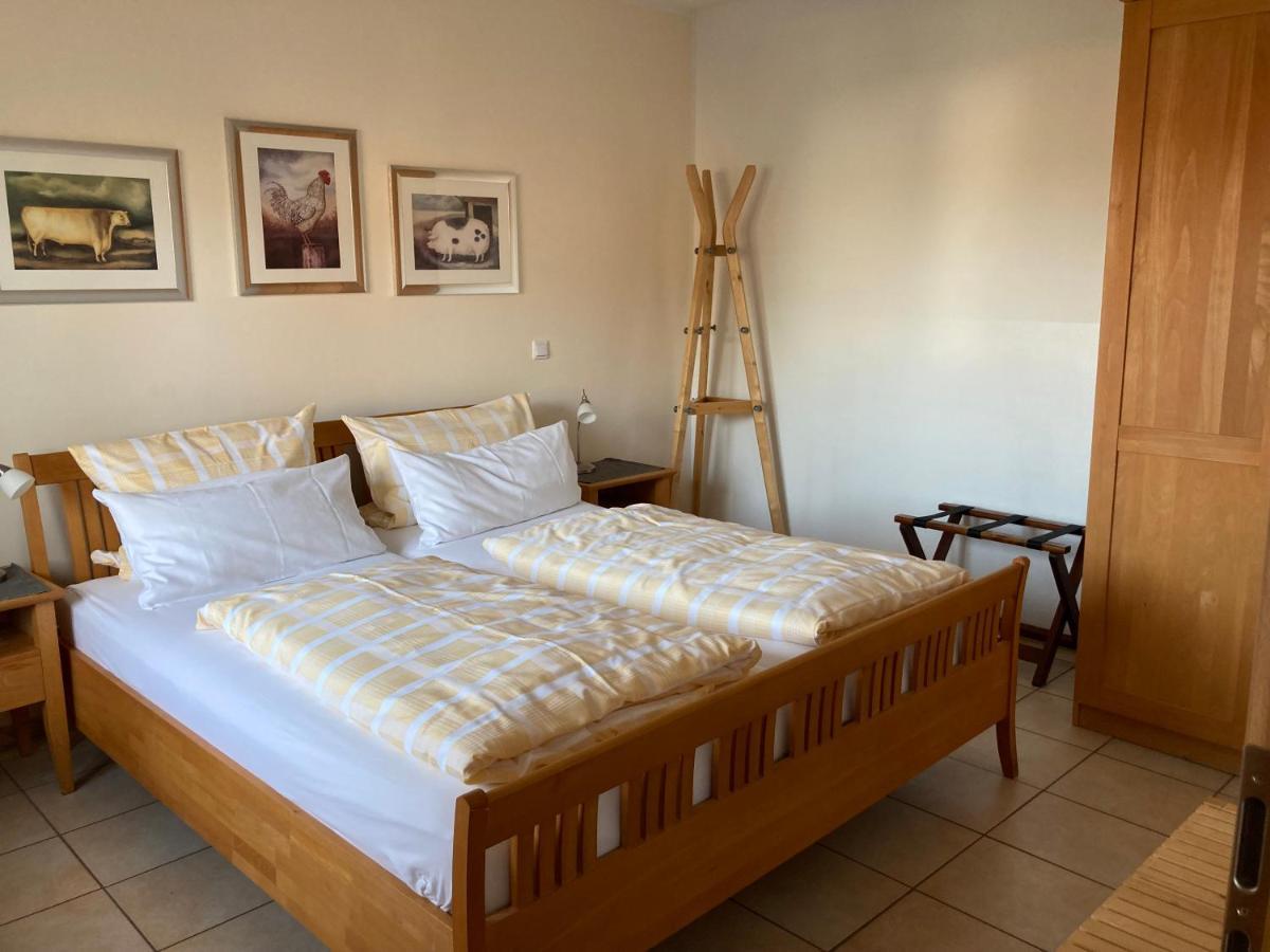 Landhaus-Apartments Wattenheim ภายนอก รูปภาพ