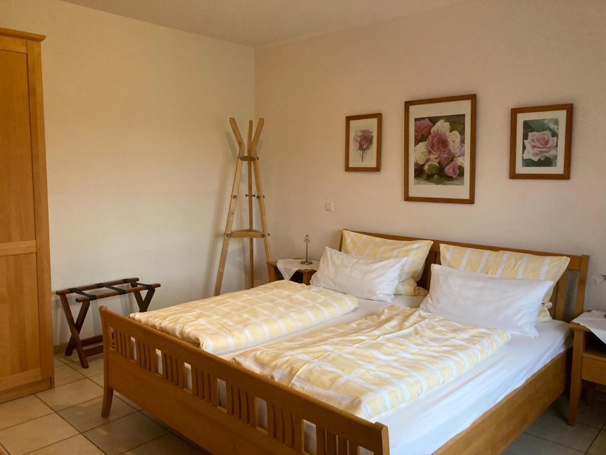 Landhaus-Apartments Wattenheim ภายนอก รูปภาพ