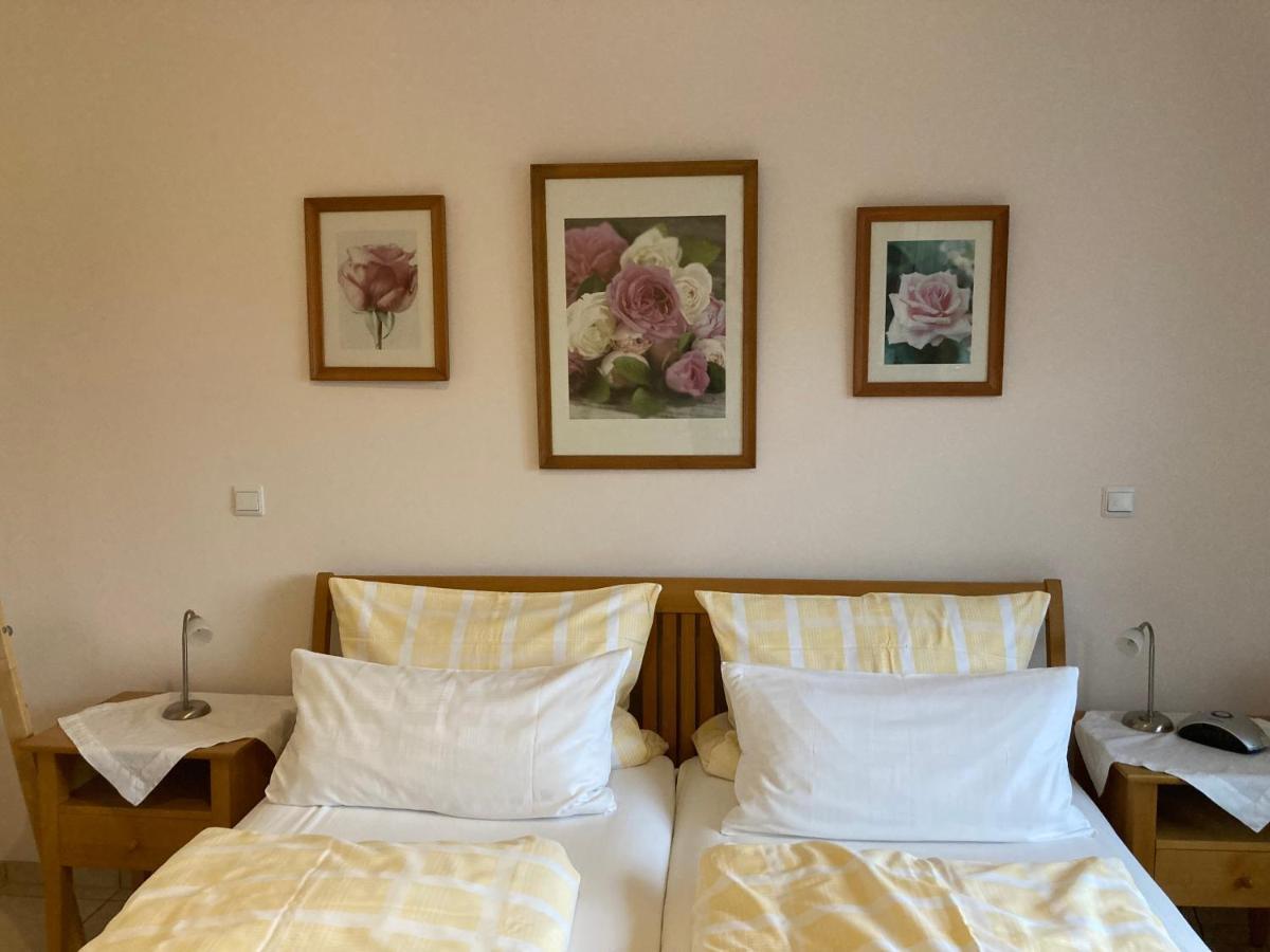 Landhaus-Apartments Wattenheim ภายนอก รูปภาพ